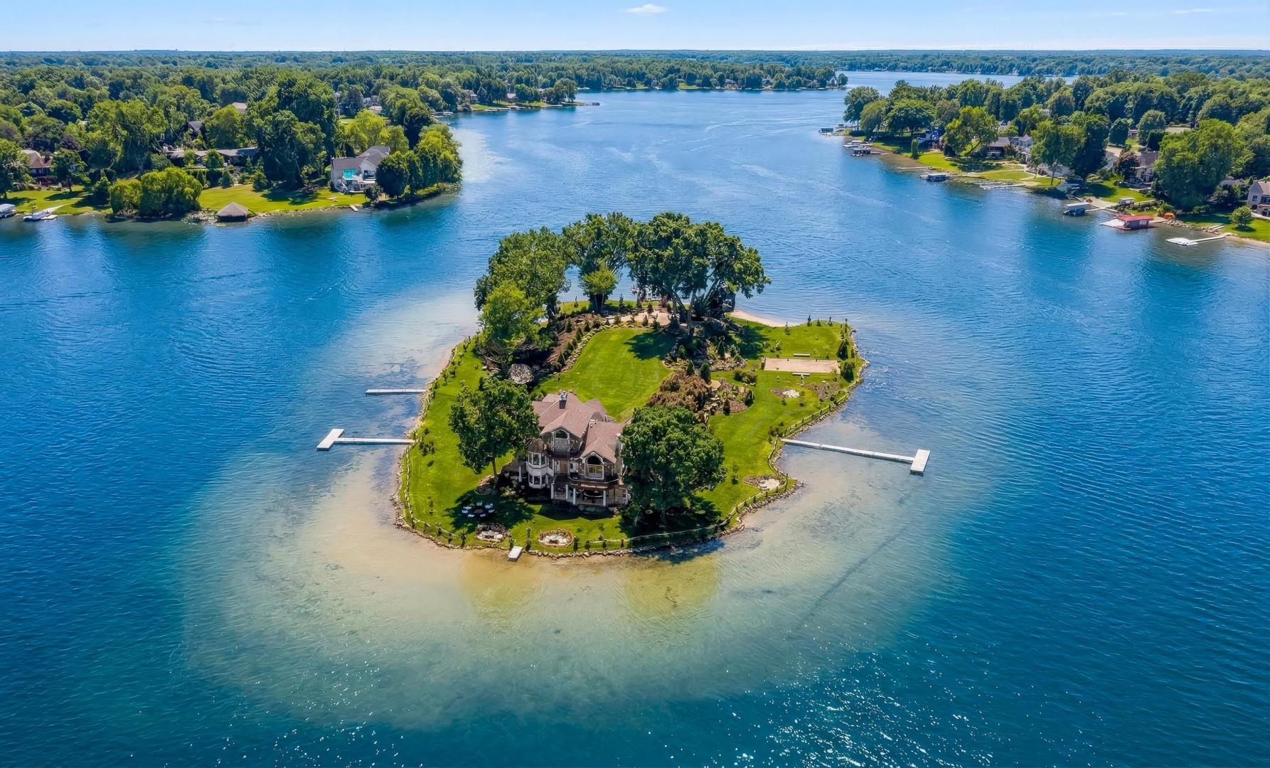 Paradise Island, Michigan – Private island in Michigan, United States